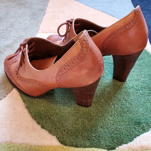 MARC FISHER Heeled Oxfords - Picture 6 of 7